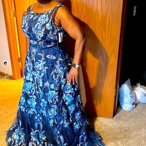 New Basix black label lace embroidered ball gown